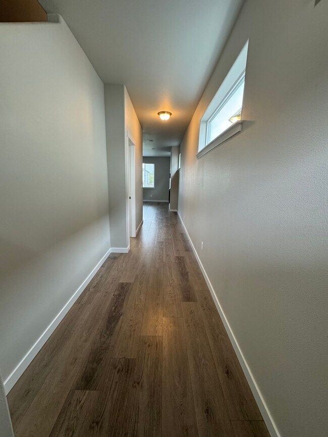 Foto del edificio - Stunning 3-Bedroom Home with Modern Comforts in a Quiet Neighborhood