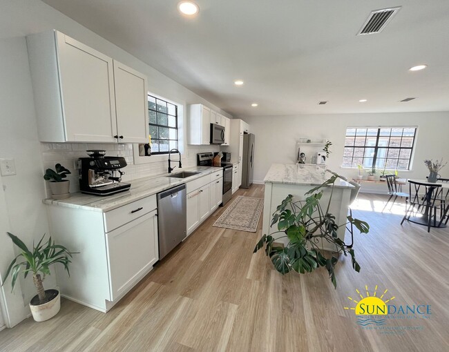 Building Photo - Discover Your Dream Home in the Heart of N...