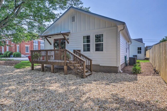 Foto del edificio - 107 Robinson Ave