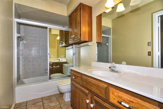 Building Photo - 3 br, 2 bath House - 3236 S Braden Ave