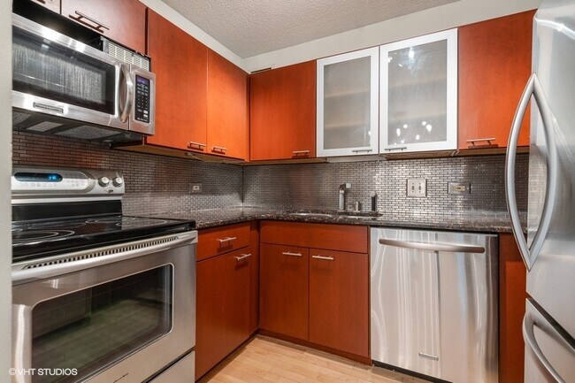 Building Photo - 480 N McClurg Ct