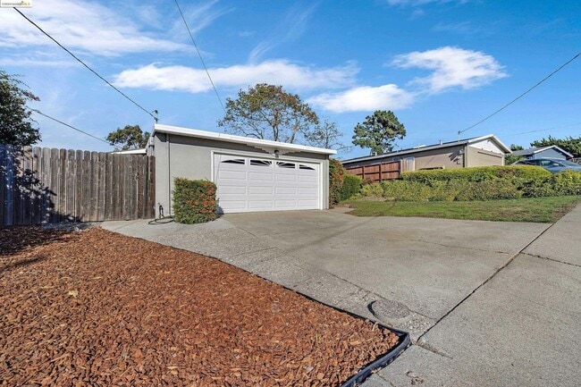 Building Photo - 2559 Rebecca Dr