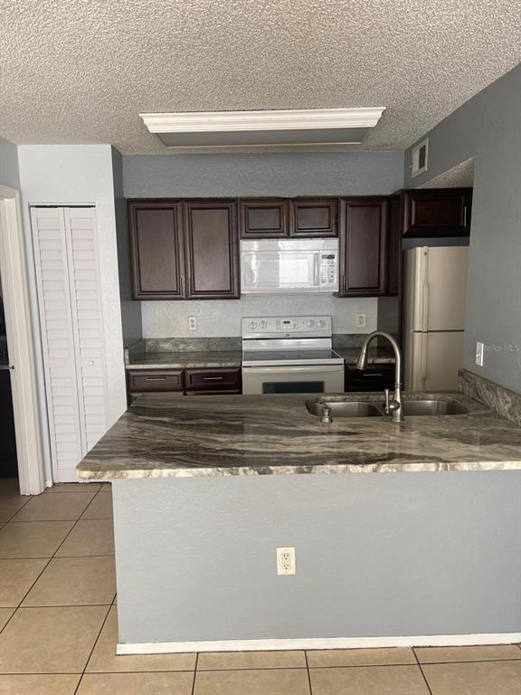 Foto del edificio - 2218 Grand Cayman Ct