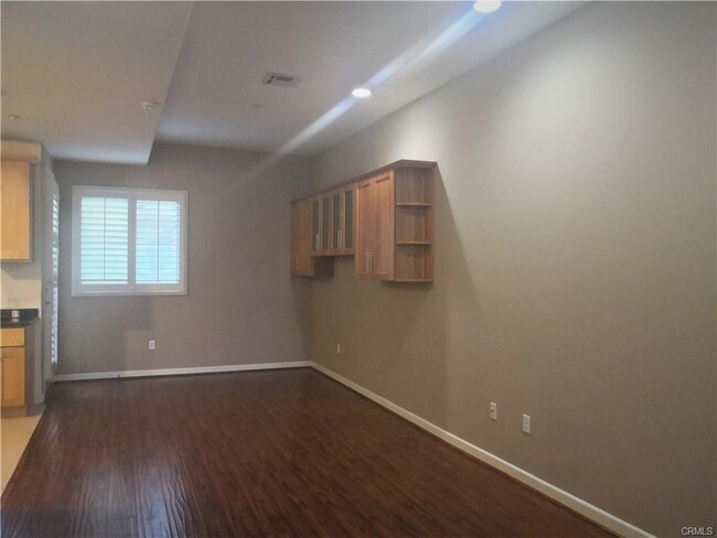 Building Photo - 53 N Oak Ave