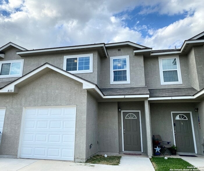 Foto principal - 8331 Breezy Cv