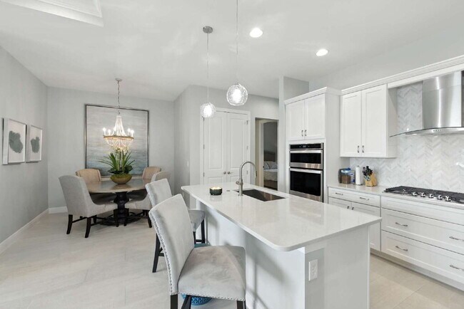 Foto del edificio - AZURE AT HACIENDA LAKES - 2 bedroom spacio...