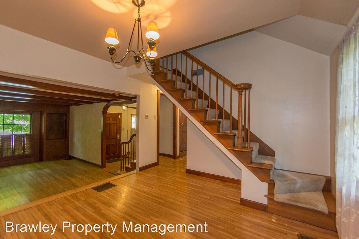 Primary Photo - 3 br, 2 bath House - 321 S. Eastside Dr
