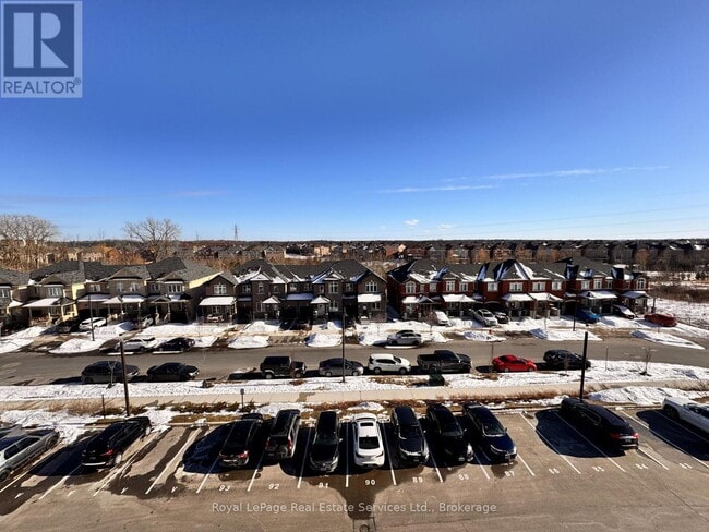 Building Photo - 450 Dundas St E