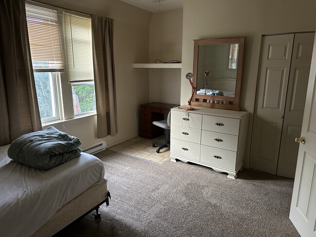 Building Photo - 1701 Brownsville Rd