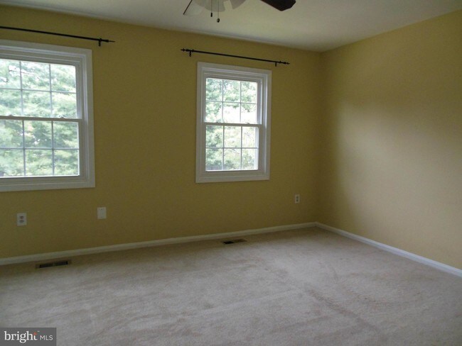 Foto del edificio - 8601 Point of Woods Dr