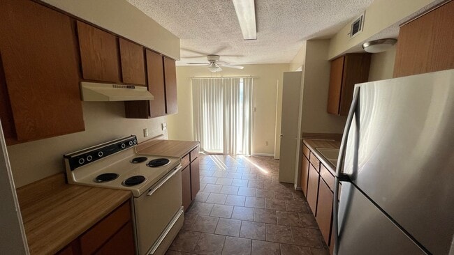Building Photo - 2209 S Hartford Cove
