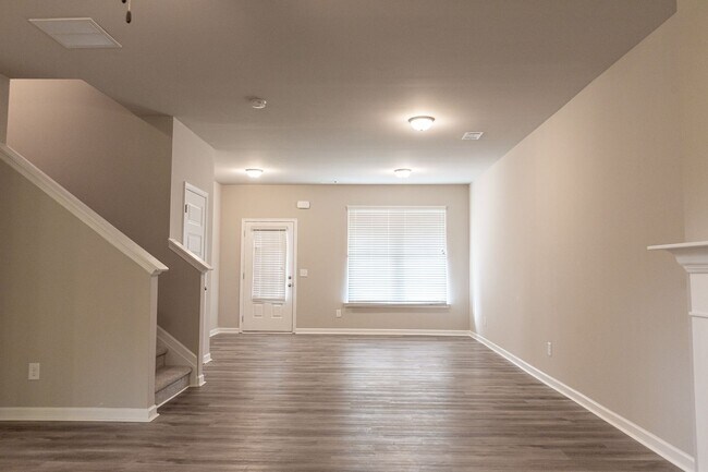 Foto del edificio - 4 Bed 2.5 Bath home in Calhoun!