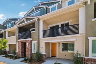 Building Photo - 2206 Saltbush Dr