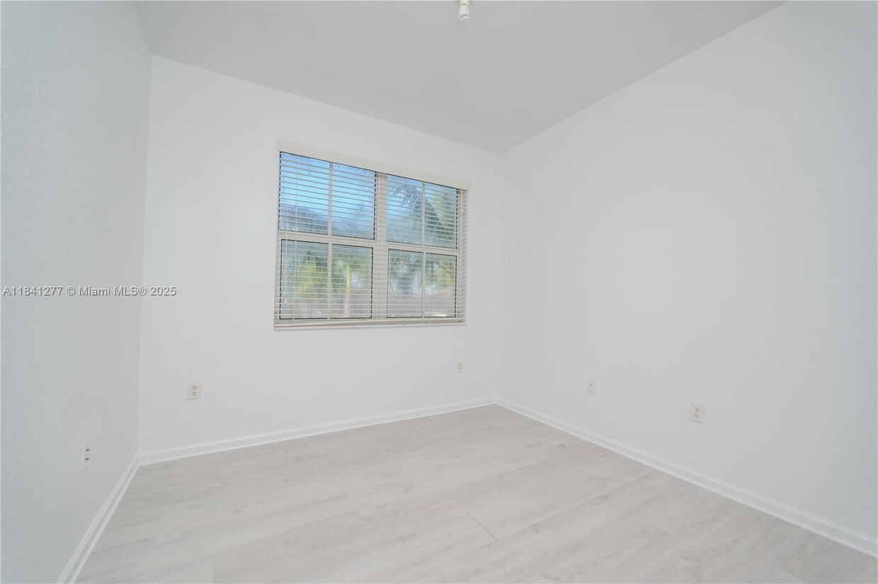 Primary Photo - 11501 NW 89th St