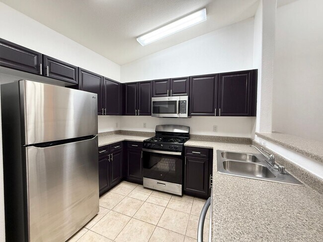 Foto del edificio - 2/BD 2/BA Bright & Airy Townhome with Gara...
