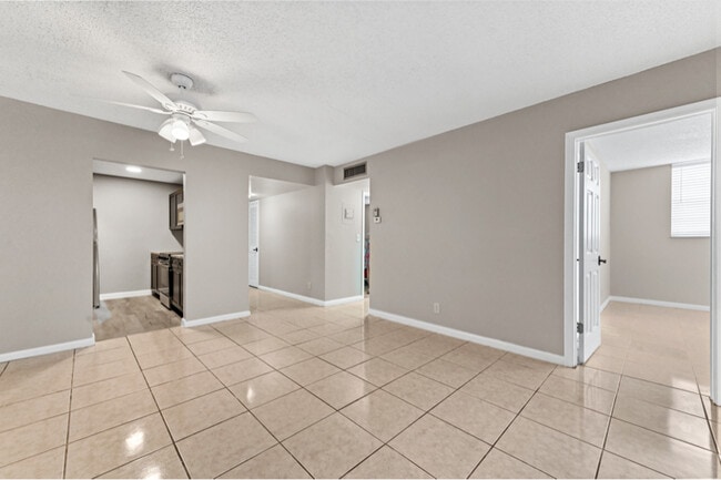 Building Photo - 3910 Crystal Lake Dr