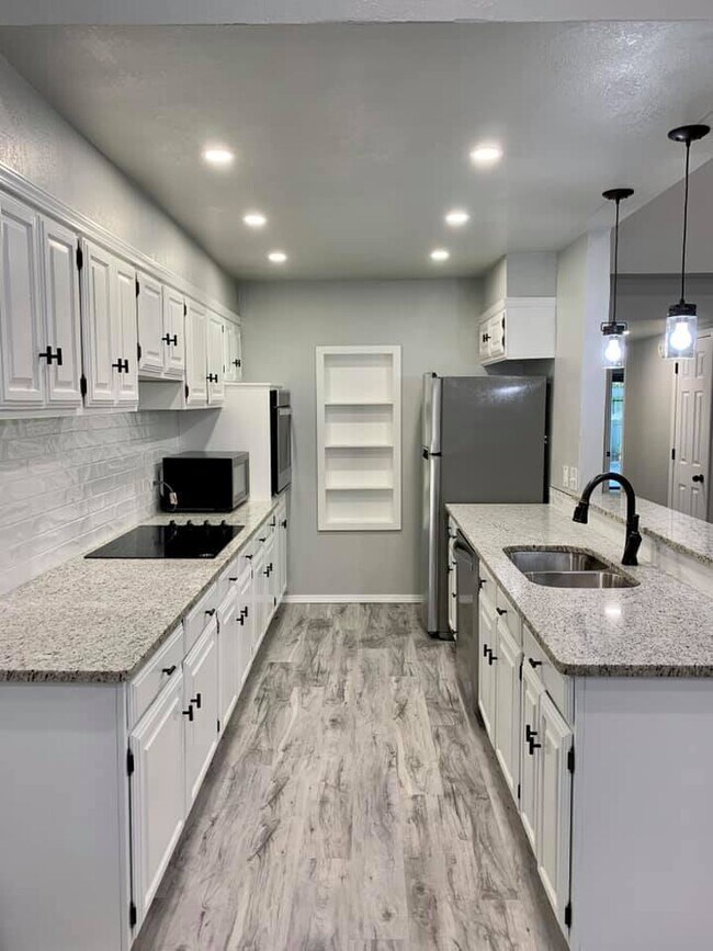 Foto del edificio - 1813 Surrey Ln