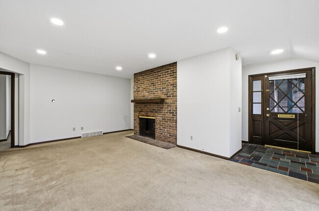 Foto del edificio - 4554 Sandringham Dr