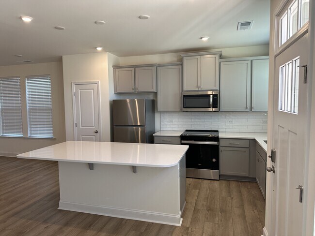 Photo - 1027 S Point Rd Townhome