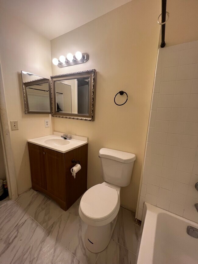 Building Photo - 9209 Tamarron Dr