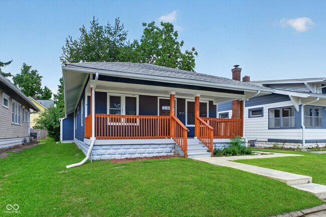 Building Photo - 320 W 39th St