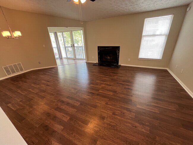 Foto del edificio - 1292 Keys Lake Dr NE