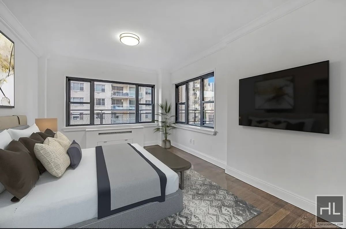 Primary Photo - EAST 56 STREET