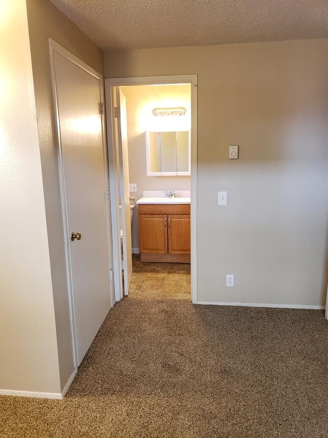 Foto del edificio - 528 Tyler St