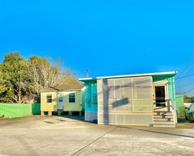 Building Photo - 927 27th St