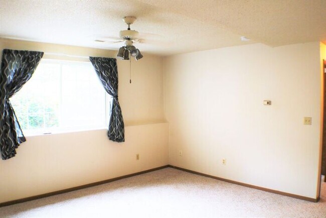 Foto del edificio - $1,125 | 2 Bedroom, 1 Bathroom Condo | Pet Friendly* | Available for August 1st, 2026 Move In!
