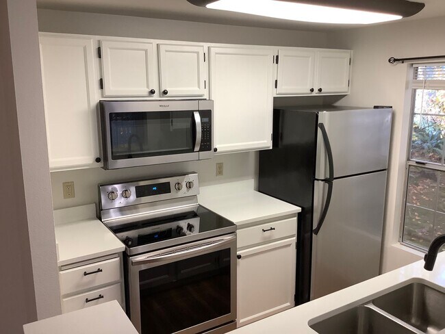Foto del edificio - EAST BREMERTON  CONDO - 2BED 2BATH