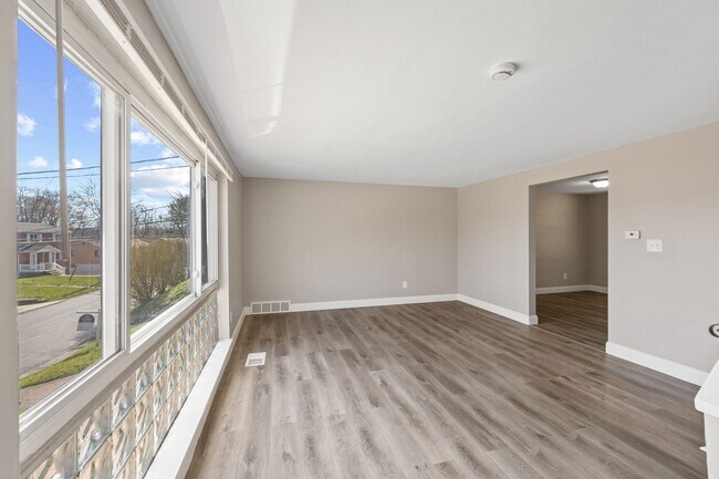Foto del edificio - 433-435 Idlewood Rd