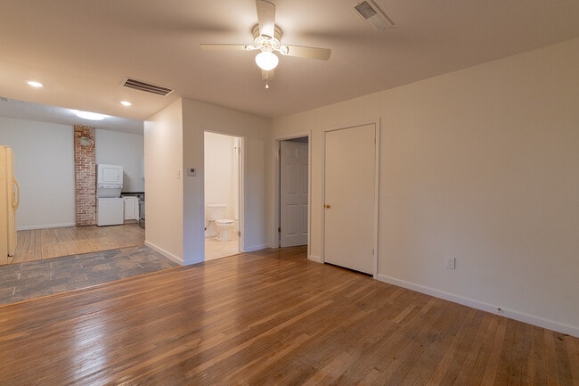 Building Photo - 35 N Bingham St