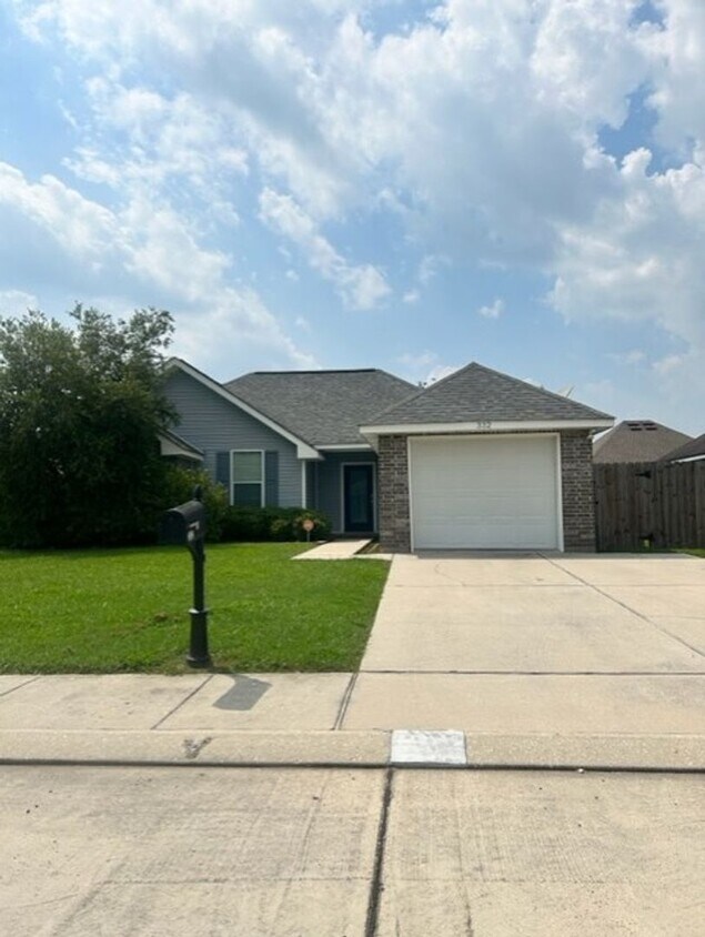 Primary Photo - Beautiful 3 BD 2 BA Home