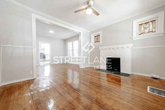 Building Photo - Charming 2 bedroom home in St. Louis!