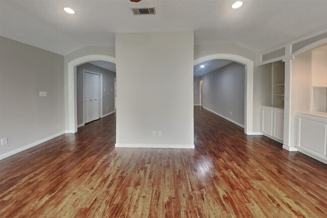 Building Photo - 16915 Misty Creek Dr