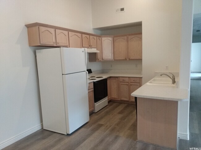 Building Photo - 221 S 1050 W
