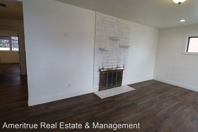 Building Photo - 4 br, 3 bath House - 140 S 200 E