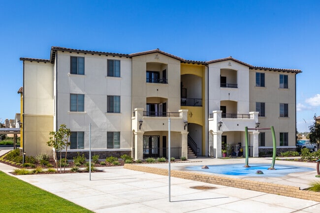 Community Splash Pad - Centennial Gardens Apartments