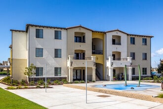 Community Splash Pad - Centennial Gardens Apartments
