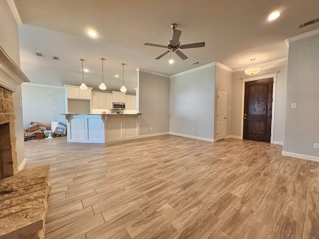 Building Photo - Available Now! Stunning 3 Bedroom 2 Bath i...