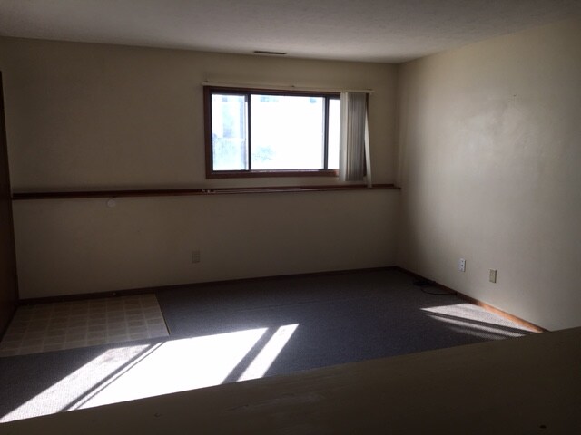 Building Photo - 2419 N Kruse Ave