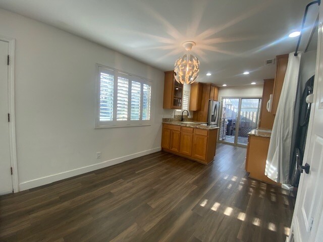 Foto del edificio - 4144 Ravenwood Pl