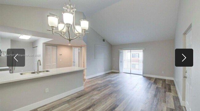 Foto del edificio - 18840 NW 57th Ave