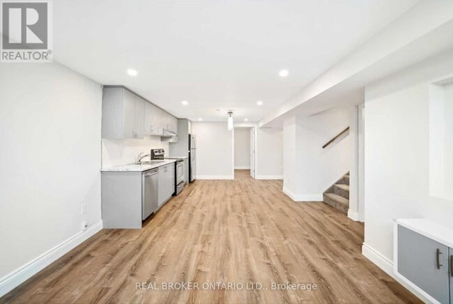 Building Photo - 553 Finucane St