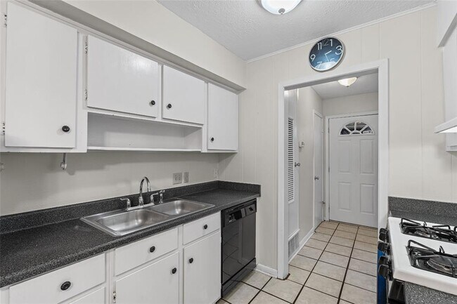 Foto del edificio - 2800 Westhill Dr