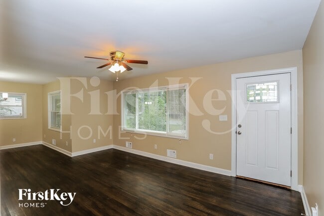 Building Photo - 1855 Shamrock Dr
