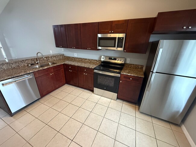 Building Photo - 2 Bed/2 Bath in Winter Park - $1500 mo/$15...