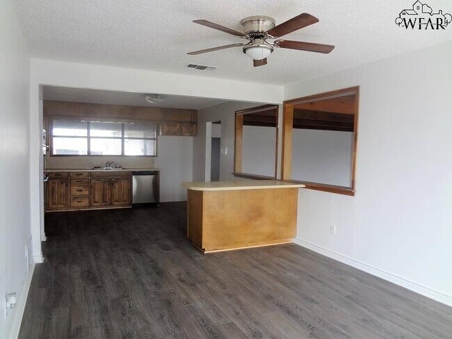 Foto del edificio - 4626 Cypress Ave