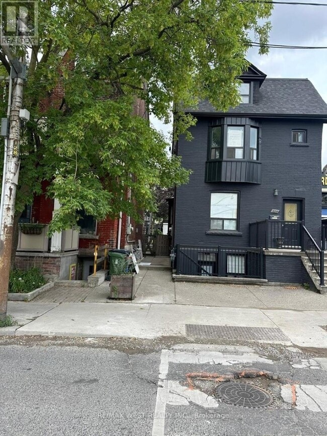 Building Photo - 594 Ossington Ave